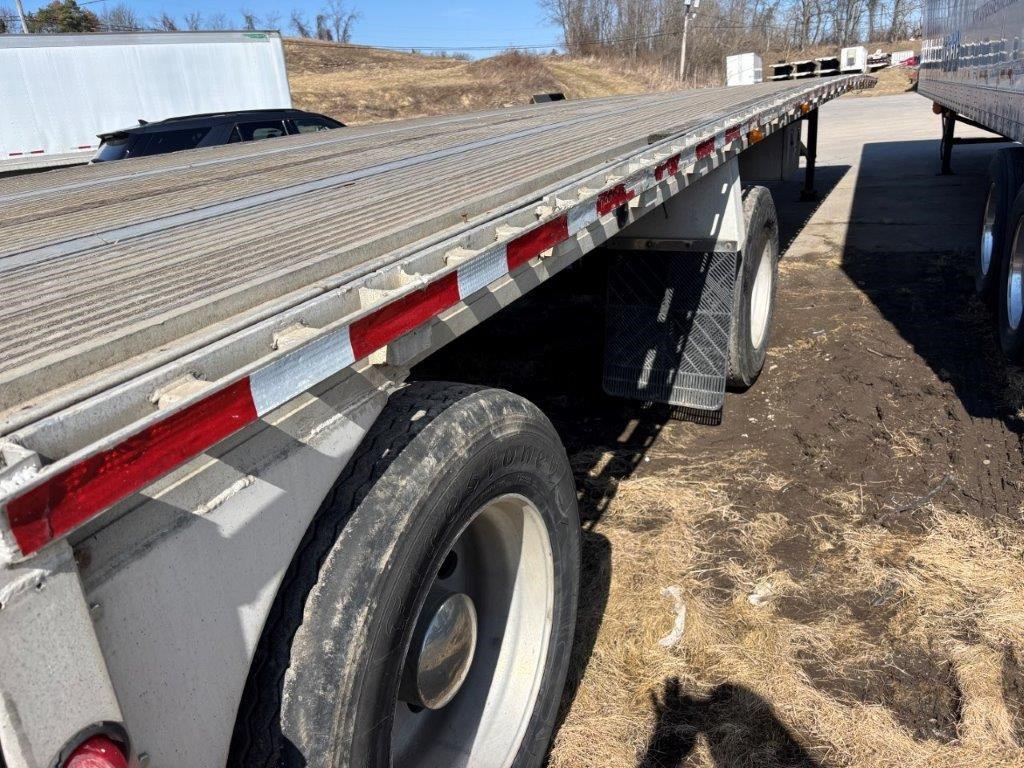 2001 REITNOUER MAXMISER 48' ALUMINUM FLATBED - image 2 of 4