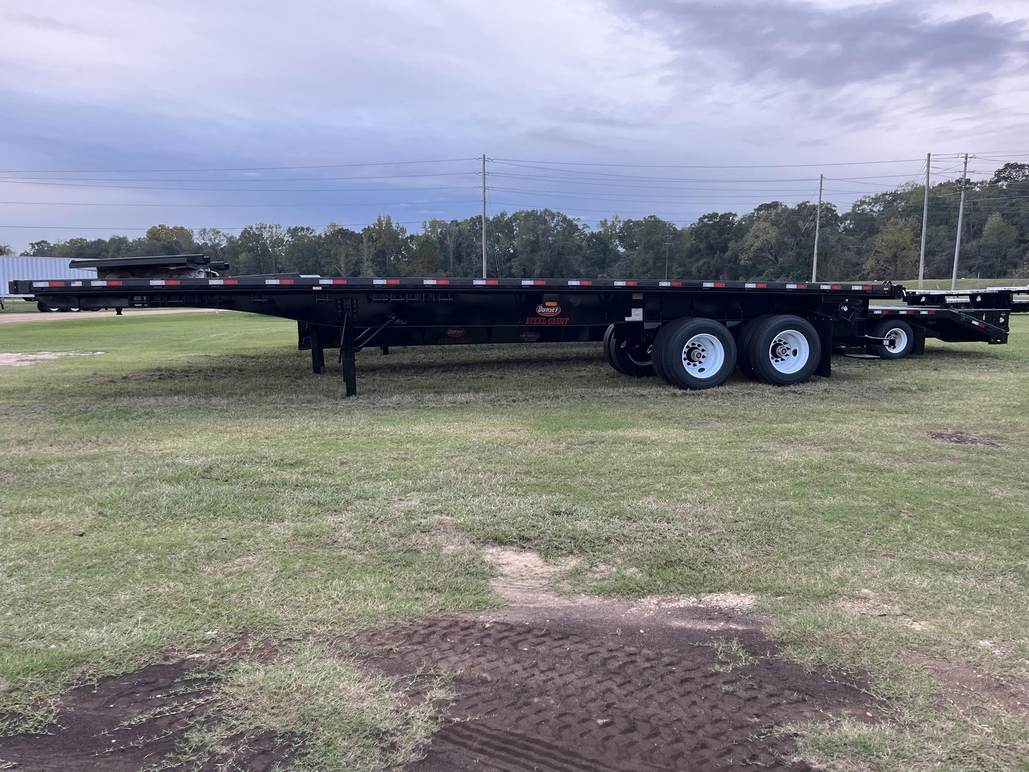 2025 DORSEY 36' STEEL FLATBED CLOSED TANDEM W/ FORKLIFT 9037304886 2025 DORSEY 36' STEEL FLATBED CLOSED TANDEM W/ FORKLIFT 9037304886