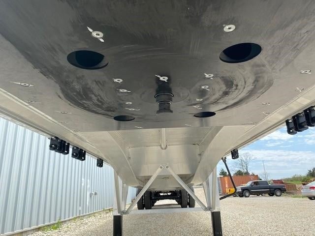 2027 FONTAINE REVOLUTION 53' ALUMINUM FLATBED - REAR AXLE SLIDE 8010812440 2027 FONTAINE REVOLUTION 53' ALUMINUM FLATBED - REAR AXLE SLIDE 8010812440