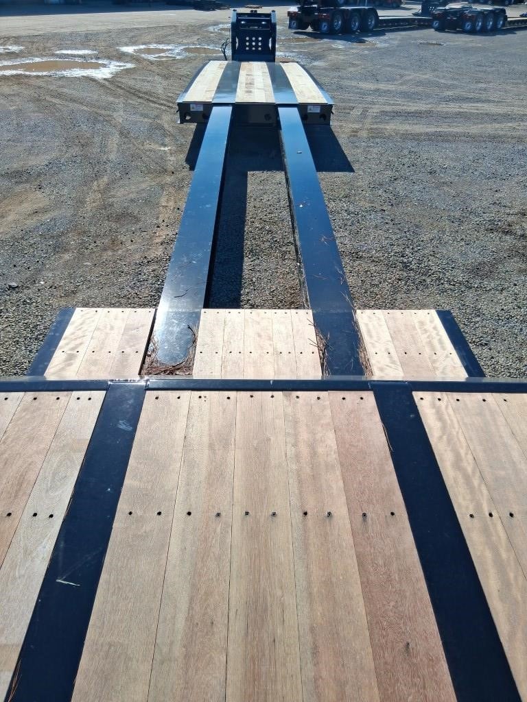 2027 FONTAINE RENEGADE 40-TON HYD. S-T-R-E-T-C-H 11011421635 2027 FONTAINE RENEGADE 40-TON HYD. S-T-R-E-T-C-H 11011421635