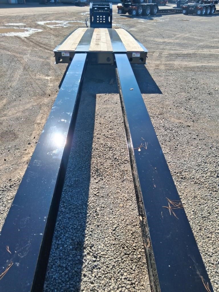 2027 FONTAINE RENEGADE 40-TON HYD. S-T-R-E-T-C-H 11011421637 2027 FONTAINE RENEGADE 40-TON HYD. S-T-R-E-T-C-H 11011421637