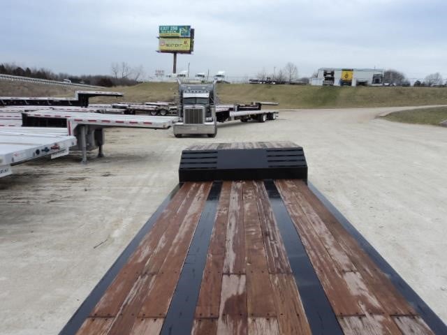 2015 TALBERT RENT ME! Talbert 40 ton Lowboy RGNS WITH OUTRIGGER 2015 TALBERT RENT ME! Talbert 40 ton Lowboy RGNS WITH OUTRIGGER - image 4 of 6