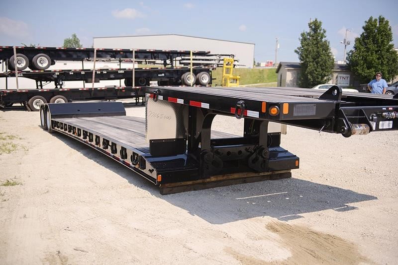 2016 FONTAINE RENT ME! Fontaine 40 ton Lowboy RGN 2016 FONTAINE RENT ME! Fontaine 40 ton Lowboy RGN - image 2 of 6