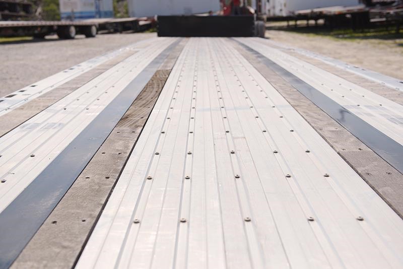 2017 FONTAINE 53x102 container lock drop CA legal rear axle slid 2017 FONTAINE 53x102 container lock drop CA legal rear axle slid - image 6 of 6