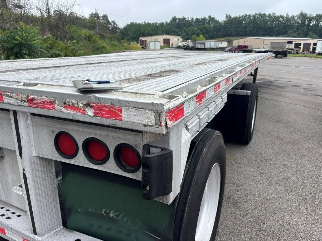 2003 EAST 48' ALUMINUM FLATBED 2003 EAST 48' ALUMINUM FLATBED - image 3 of 6